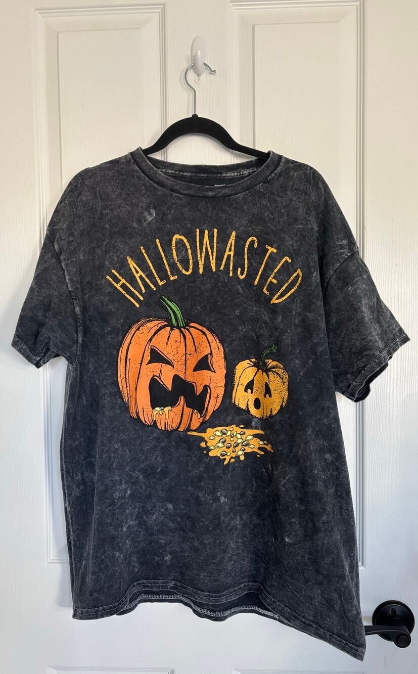 Spirit Halloween "Hallowasted" graphic tee Adult Large Acid Wash Shirt T-Shirt